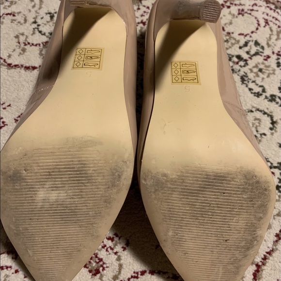 Heels - Picture 6 of 6